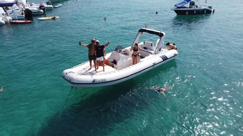 Escursione all'isola di Tavolara da San Teodoro con snorkeling