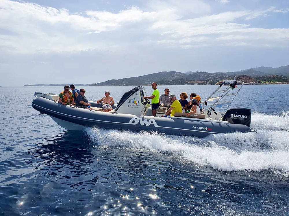 Tour in gommone con aperitivo con partenza da Cannigione