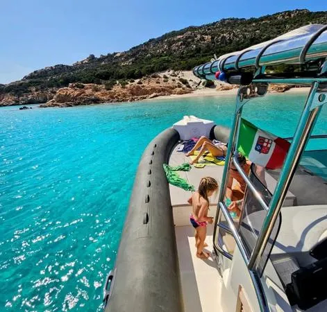 Escursione in gommone da Palau con skipper e snorkeling