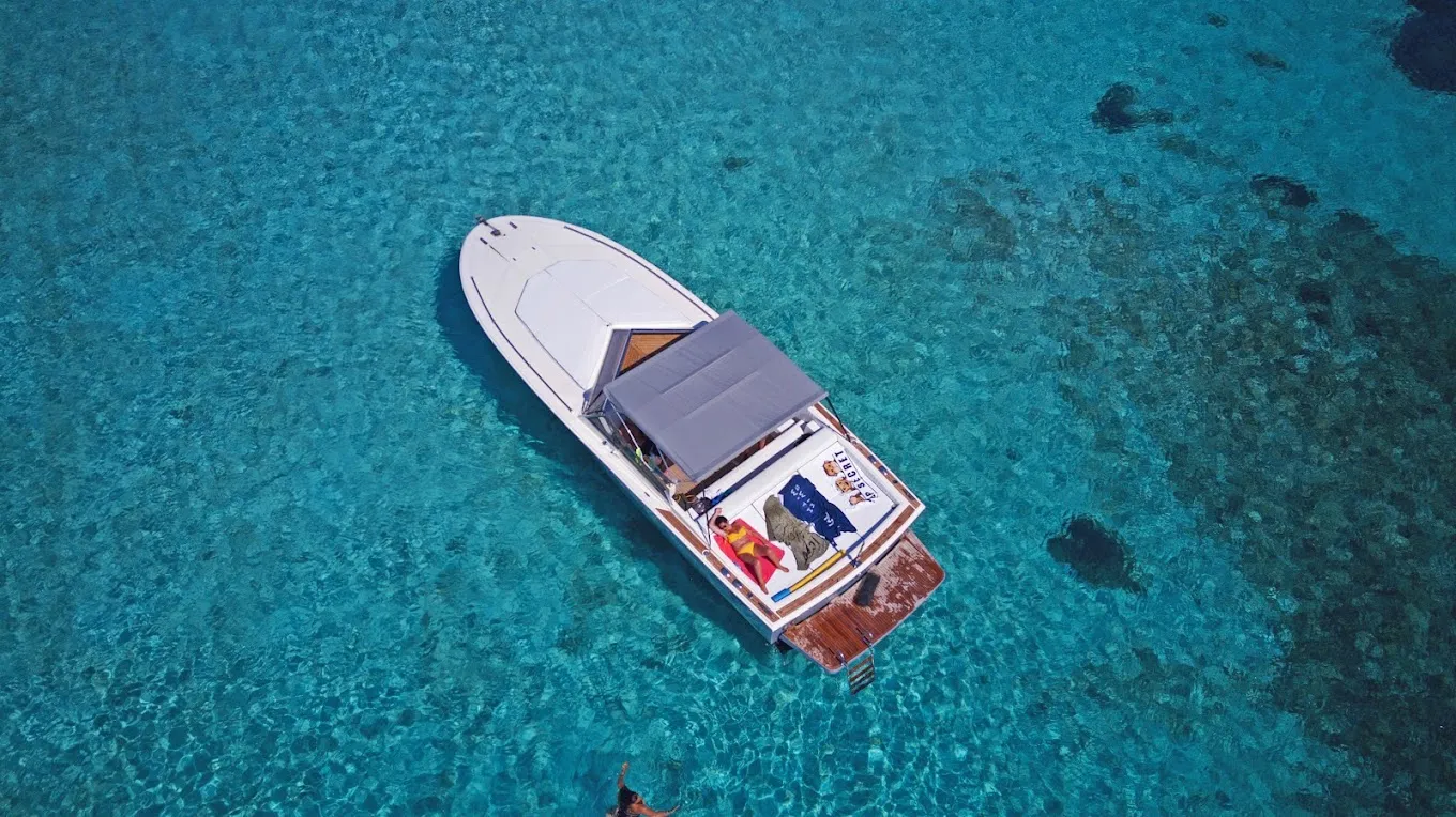 Tour in motoscafo giornaliero con pranzo alla Maddalena da Porto Pozzo