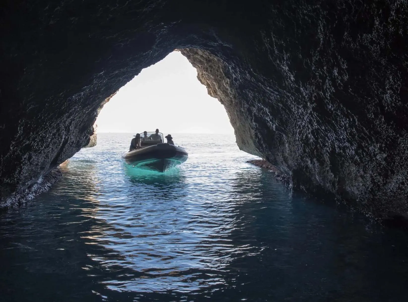 Giornata in gommone con skipper da Cala Gonone alle spiagge del Golfo di Orosei
