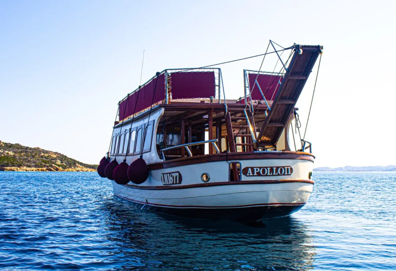 Escursione di gruppo in barca d'epoca da Palau