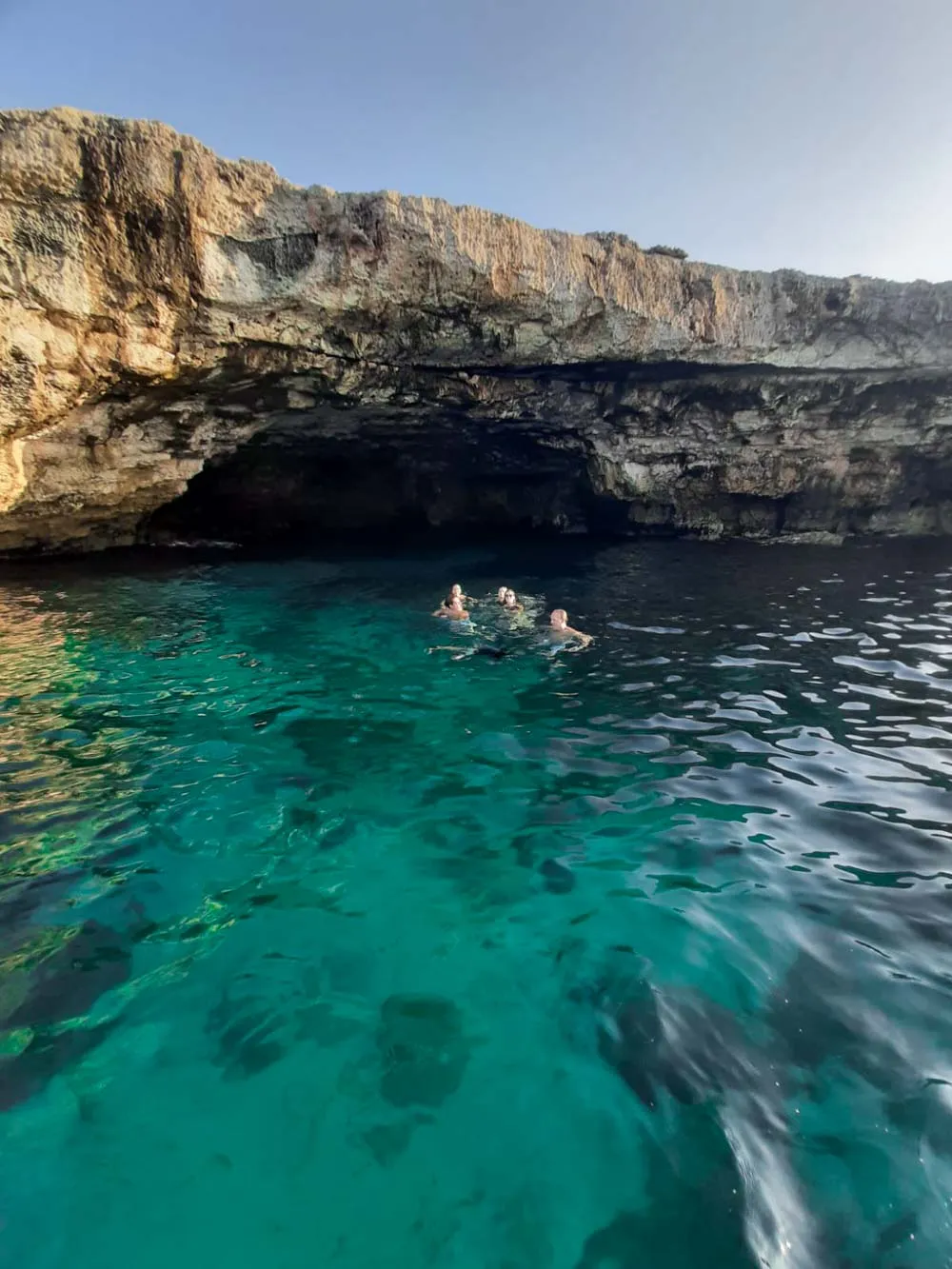 Gita in barca con skipper alle grotte di Polignano a Mare con aperitivo tipico
