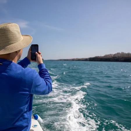Escursione in gozzo in legno di gruppo da Monopoli a Polignano a Mare