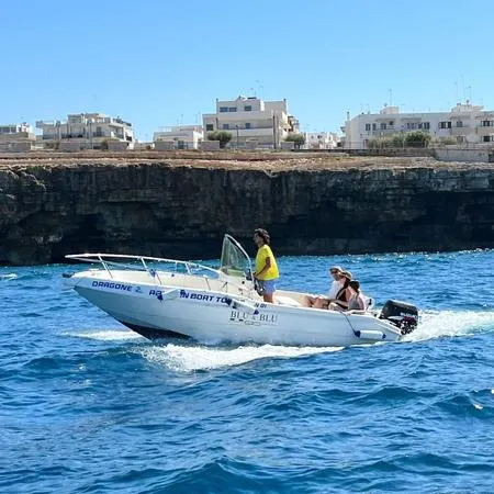 Tour in barca di gruppo di 2 ore da Monopoli a Polignano a Mare