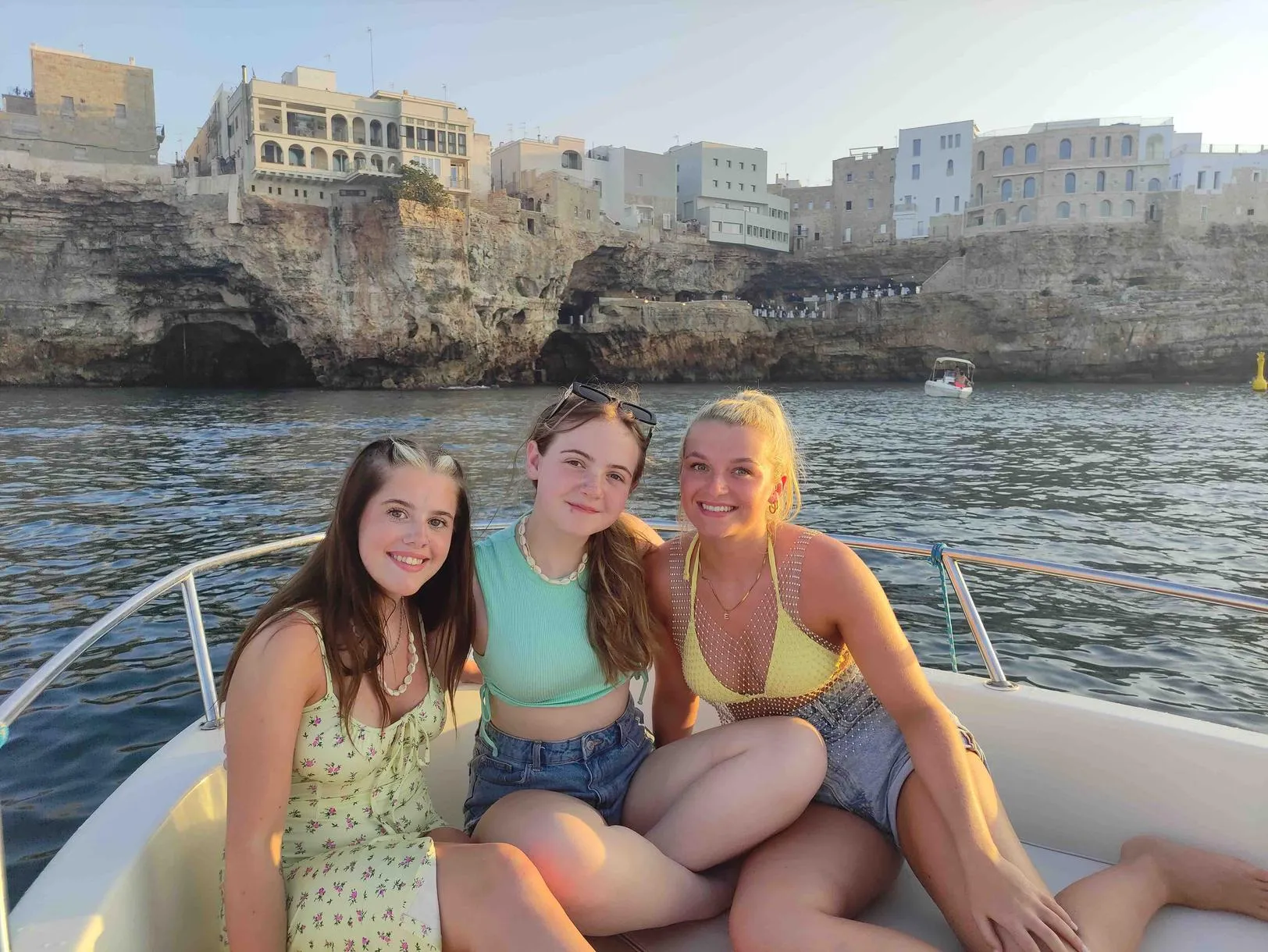 Tour in barca di gruppo di 2 ore da Monopoli a Polignano a Mare