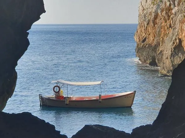 Giro in barca di gruppo di 3 ore a Santa Maria di Leuca