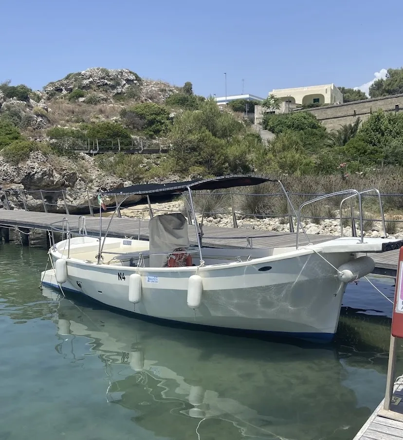 Gita di 3 ore in gozzo con soste bagno e aperitivo a Santa Maria di Leuca