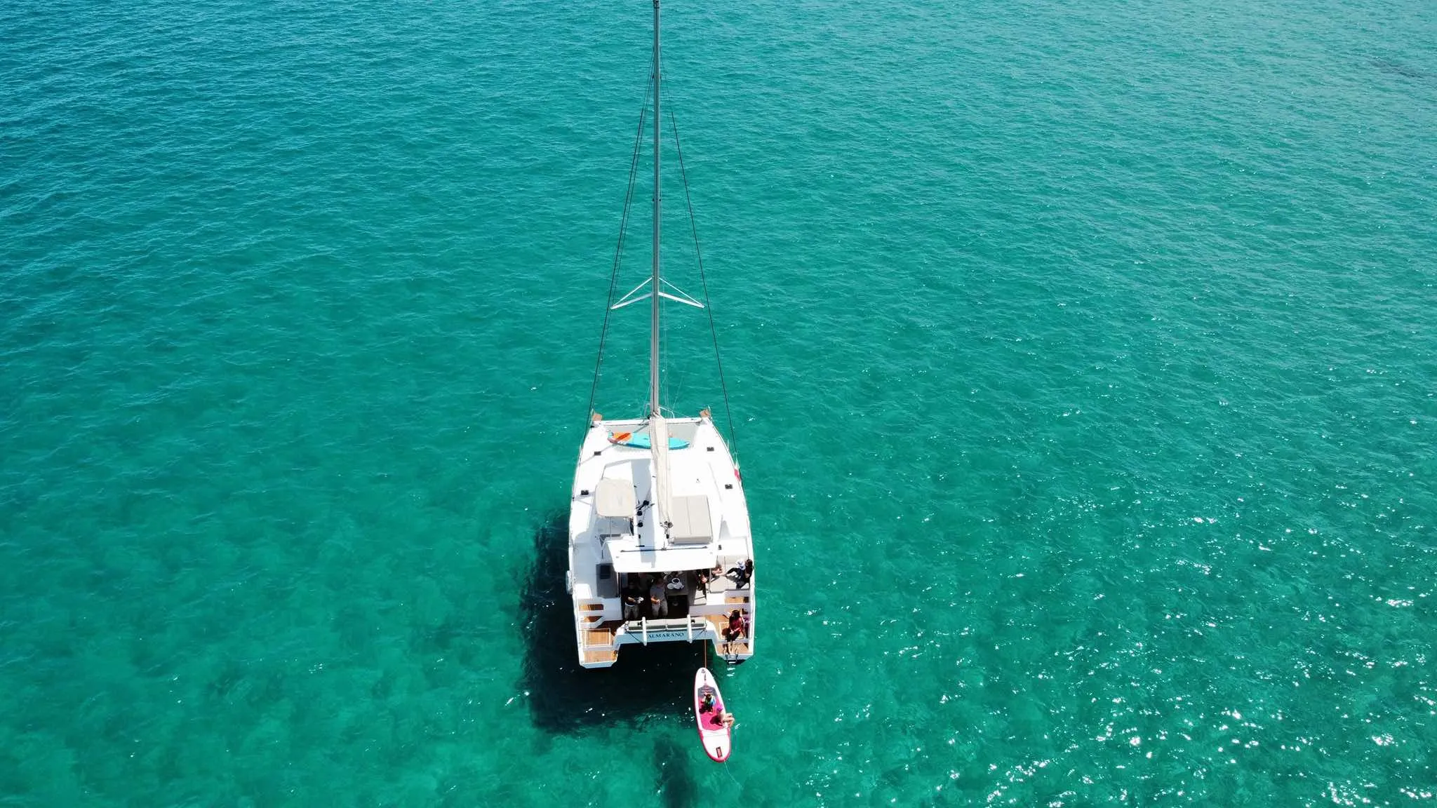 Escursione in catamarano con aperitivo a Polignano a Mare da Cala Ponte Marina