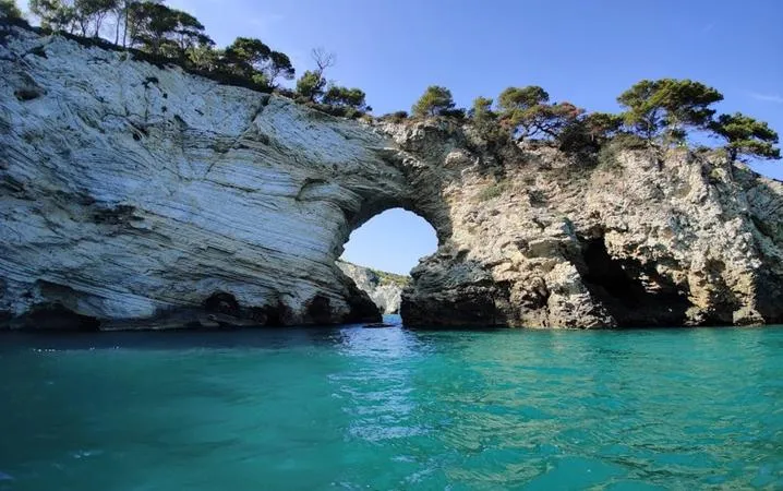 Tour in barca in esclusiva delle Grotte Marine di Vieste