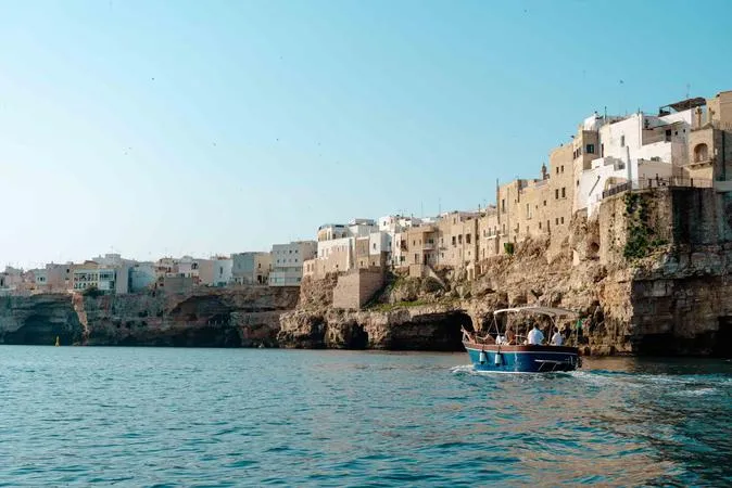 Tour in barca lungo la costa di Polignano a Mare da Cala Ponte Marina