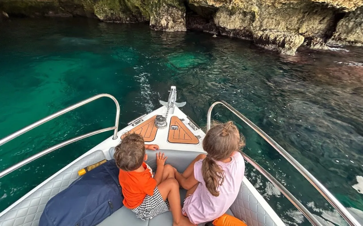 Tour in barca lungo la costa di Polignano a Mare da Cala Ponte Marina