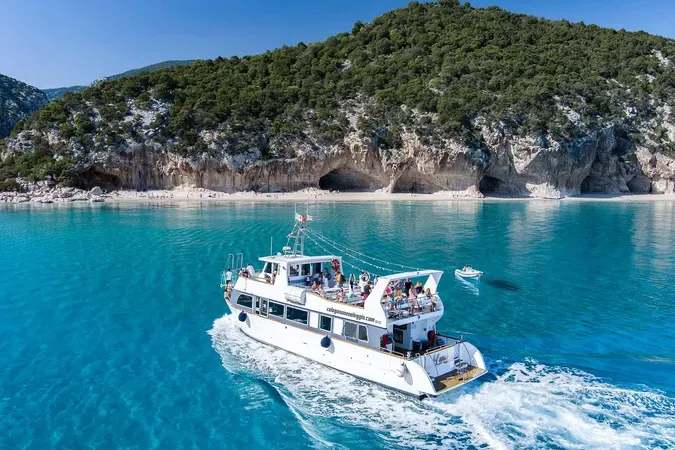 Giornata in motonave da Cala Gonone con aperitivo a bordo