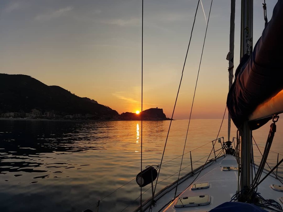 Giri in barca e barca a vela in Liguria: le 20 gite migliori