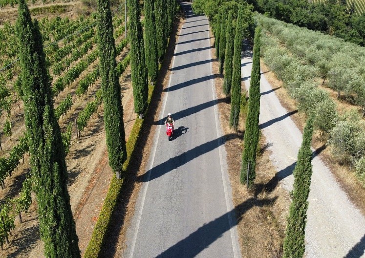 Giri in Vespa in Toscana: i 2 migliori