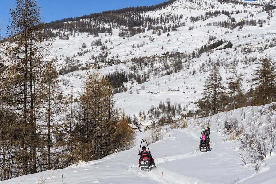Le 4 migliori escursioni in motoslitta a Sestriere