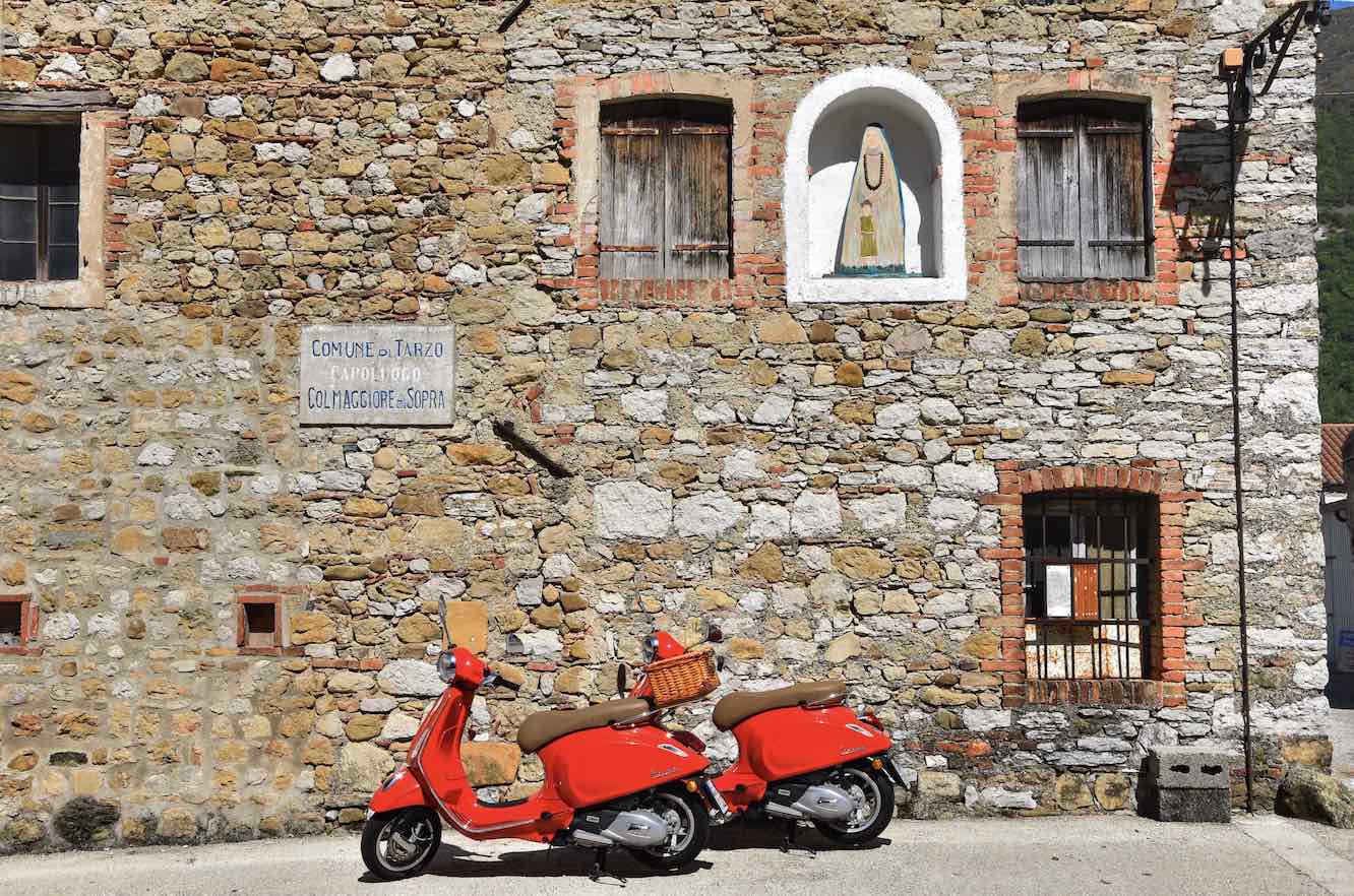 Giri in Vespa: I migliori 10 in Italia con noleggio incluso